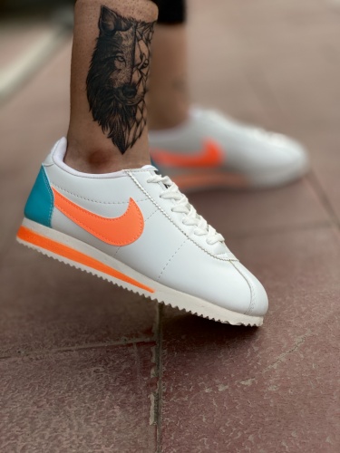 کتونی سایز میانه Nike Cortez سفید نارنجی