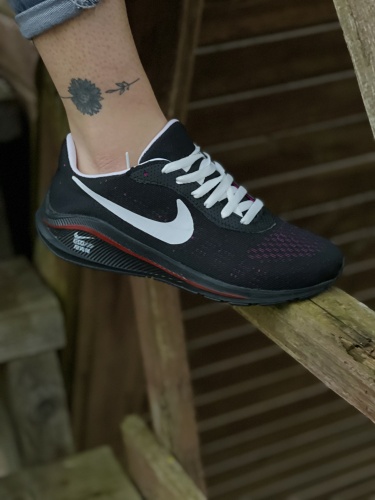 کتونی اسپرت سایز میانه Nike مشکی سفید