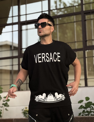 تیشرت آستین کوتاه خفاشی قواره دار Versace مشکی سفید