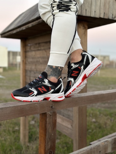 کتونی New Balance ریکه مشکی قرمز