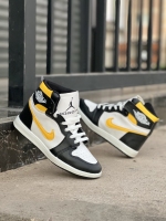 کتونی ساقدار سایز میانه nike jordan مشکی زرد