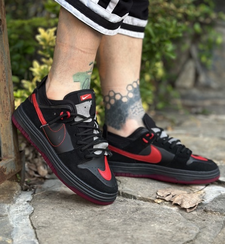 کتونی اسپرت NIKE SB مشکی قرمز