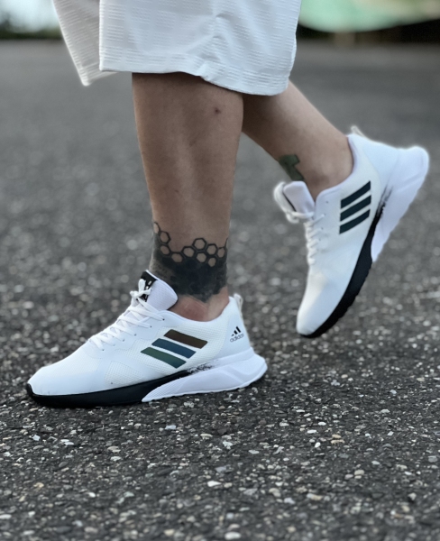 کتونی اسپرت 3خط Adidas سفید مشکی هفت رنگ