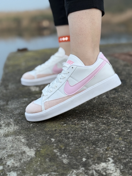 کتونی سایز میانه NIKE BLAZER سفید صورتی