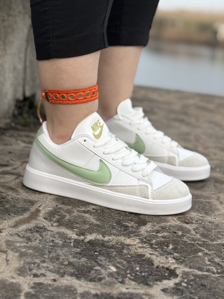 کتونی سایز میانه NIKE BLAZER سفید سدری